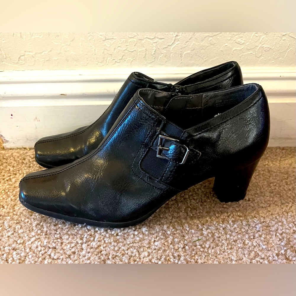 A2 Aerosoles Boots Size 8